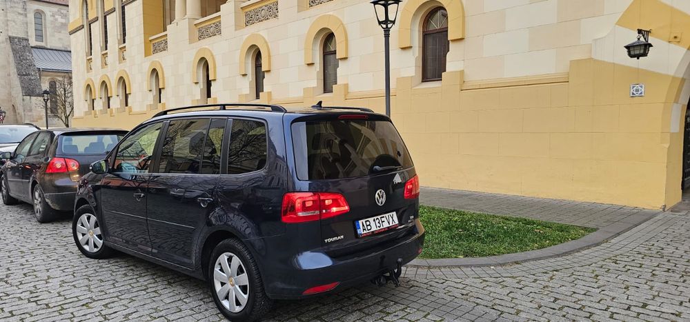 Vând volswagen touran