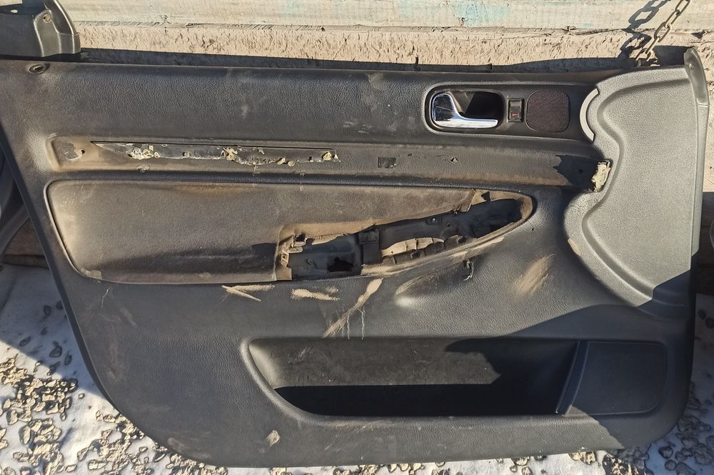 Ауди А4 сиденья комплект и дверные карты