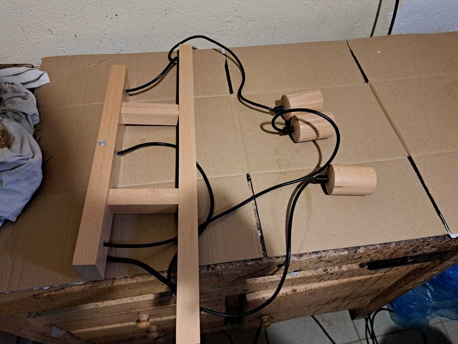 Aplica lemn 3 becuri E27 folosita, stare buna