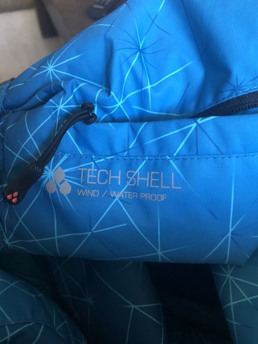 Geaca Sports, usoara si impermeabila