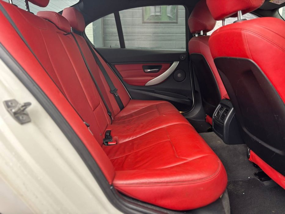 Dezmembrez BMW 320d Xdrive F30 M sistem audio HK, xenon,recaro rosu