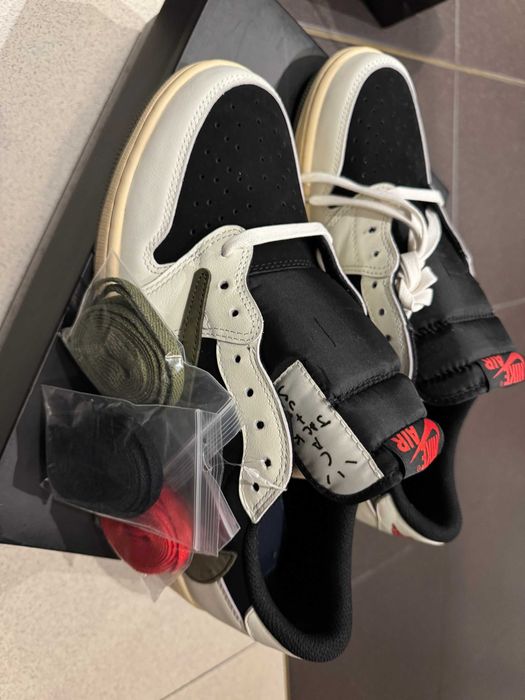 Мъжки сникърси Travis Scott Air Jordan 1 low reverse olive