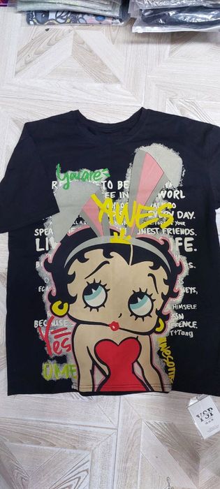 Новое поступление Яркие футболки