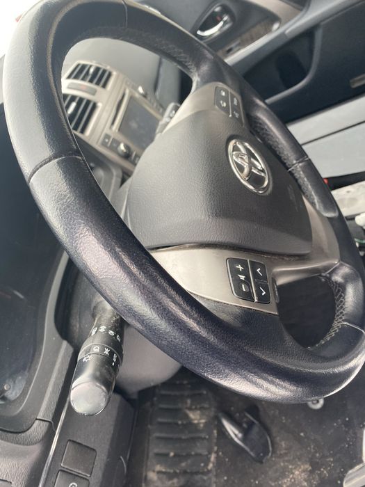 Кожен волан Toyota Avensis 2012-2015