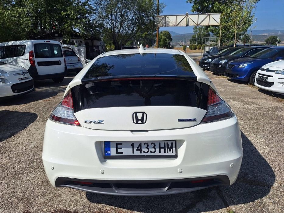Продава се Honda CR-Z 1.5 Hybrid, 2010 г., в красив цвят бяла перла, с ръчна 6-степенна скоростна кутия
