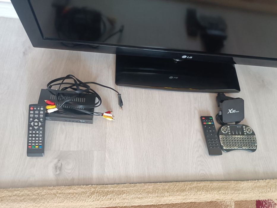 Продам ТВ LG 42LD