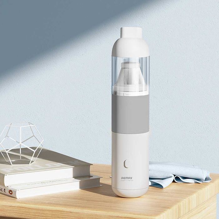 Компактна, но мощна автомобилна прахосмукачка REMAX