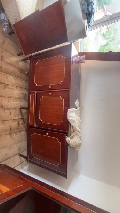 Mobila de vanzare