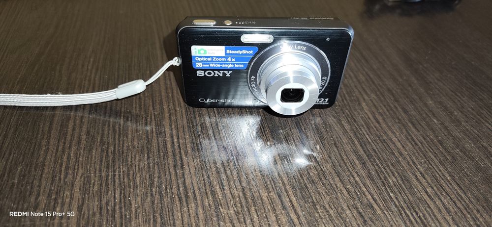 Компактен фотоапарат Sony Cyber-shot (12.1 MP, 4x Zoom, 28mm Wide) – Y2K Retro Digicam