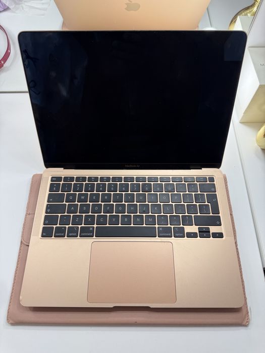 MacBook Air 13” Retina 2020 – Intel Core i3 / 8GB RAM