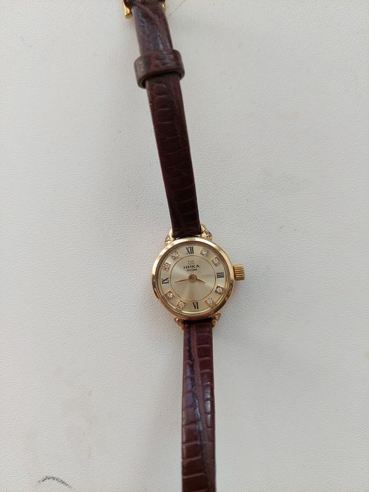 Золотые часы жёлтое