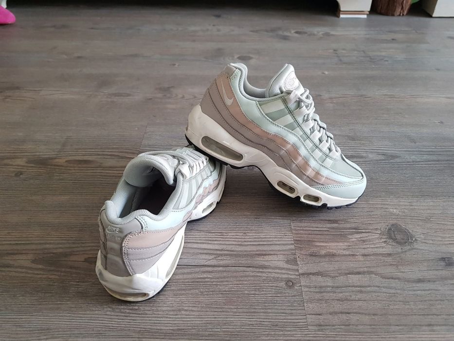 NIKE  AIR MAX 95,nr 37,5, int 23,5, cm,  incaltat de 2 ori, pret 280