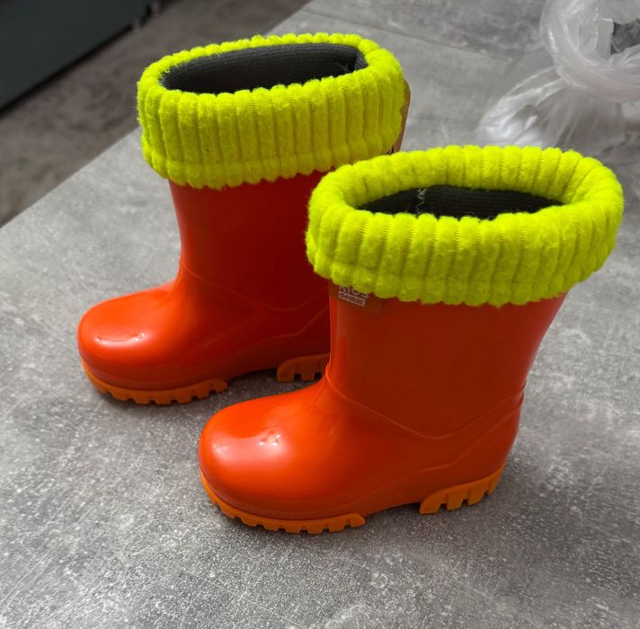 Продам детские резиновые сапоги