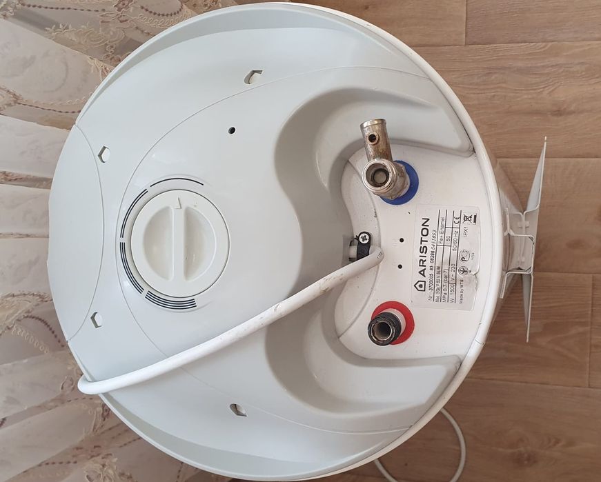 Продам водонагреватель '"аристон "