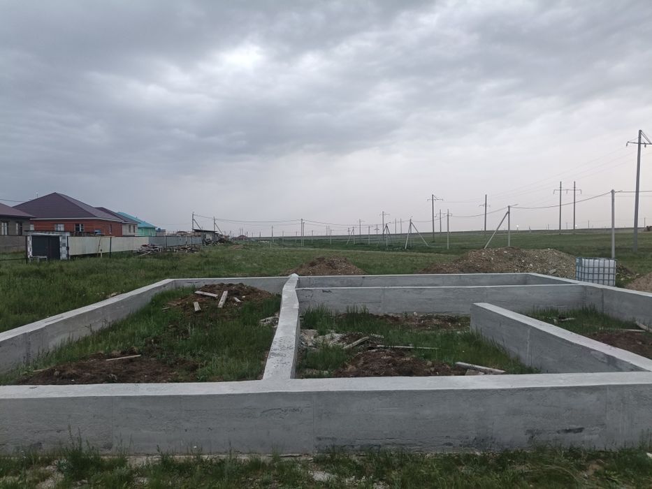 Продам землю с фундаментом