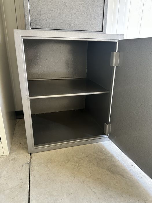 Метални сейф каси