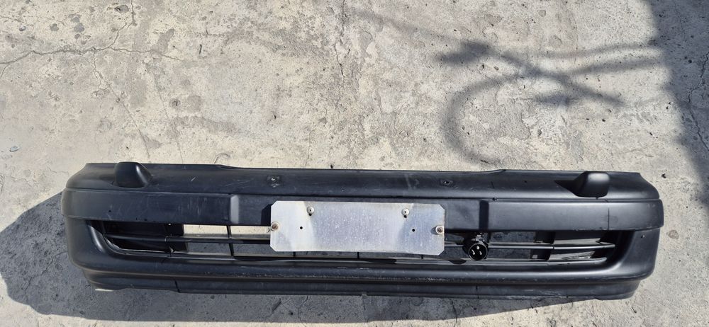 Бампер на Карину е  с амывательом фар