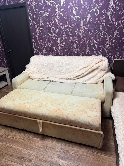 Продам диван 12000тг.