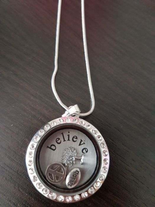 Pandantive elegante ideale pentru cadou de sarbatori