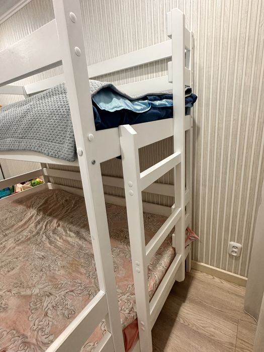 Двухъярусная кровать