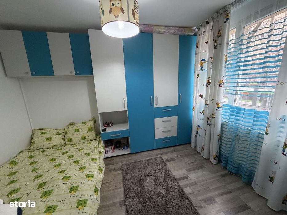 Apartament 4 camere, balcon, Rahova