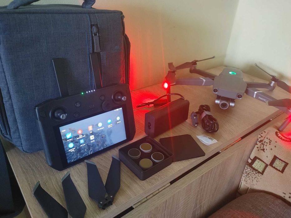 Drona DJI Mavic 2 Zoom cu Smart Controller