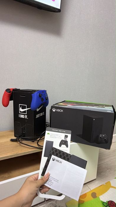 Xbox X 1 тб с двумя джостиками