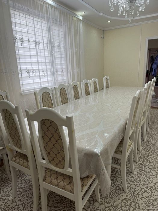 Продается стол и стулья