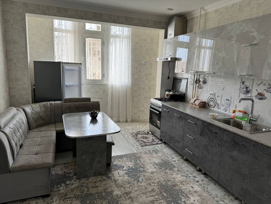 Arenda Qora tosh Inbazari oldida 2 xonali uy ijaraga beriladi