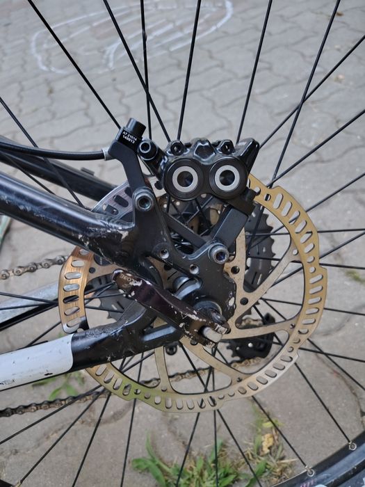 Vând dirt  jumper
