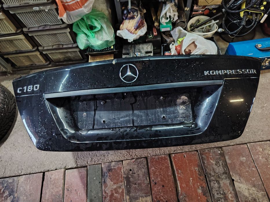 Капак за багажник за мерцедес w204 2007г