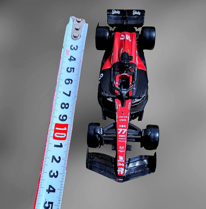 Реалистични Лицензирани модели от F 1 на Mercedes AMG и Alfa Romeo