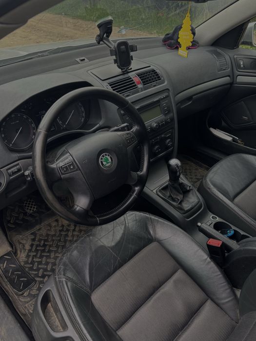 Vând Skoda Octavia II