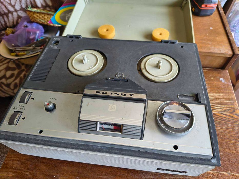 Магнетофон с две писти