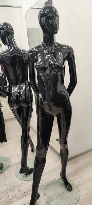 Дървени манекени