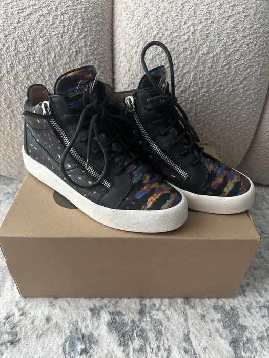 Giuseppe Zanotti Kriss