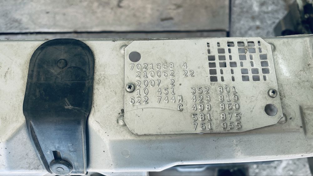 Продам телевизор на мерседес w219