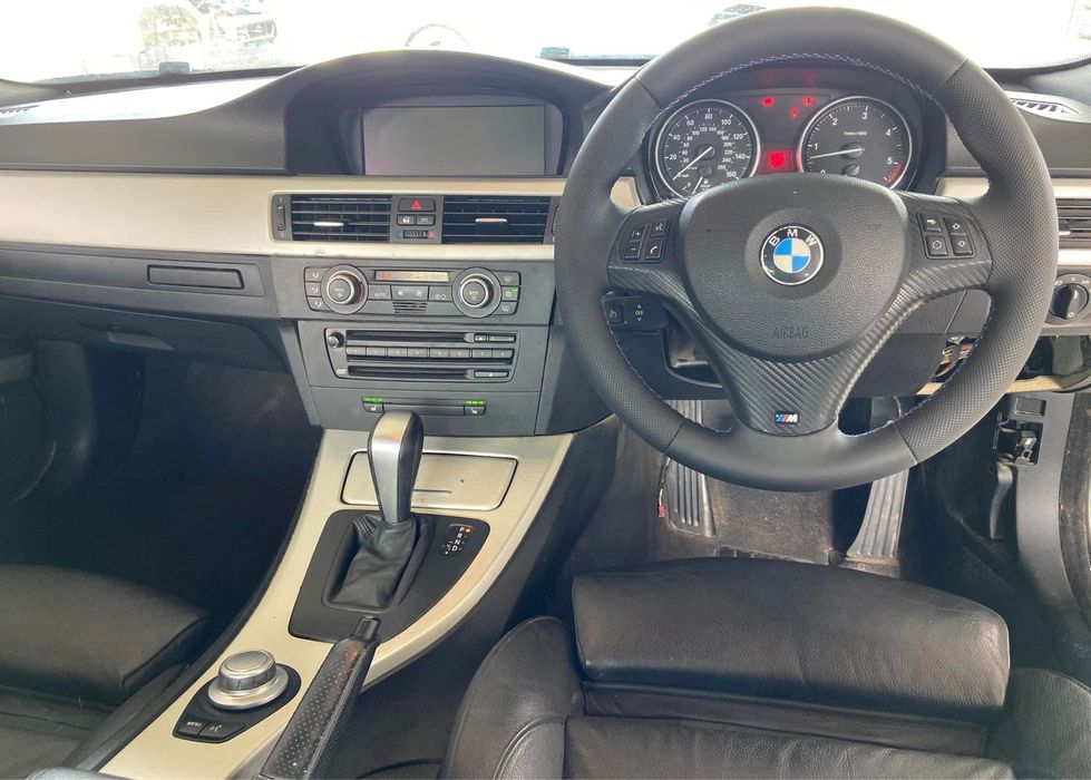 Dezmembrez BMW 335d E90 Bi-turbo 286cp,M Pack,Navi,Jante