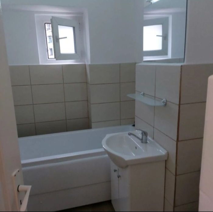 Închiriez apartament