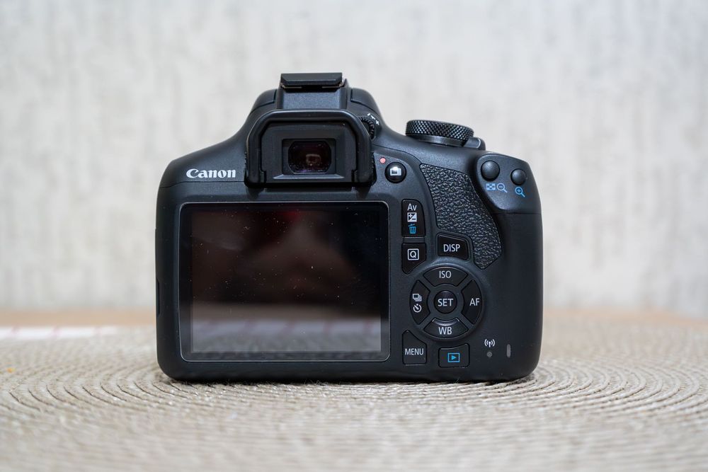Canon 2000D + Обектив