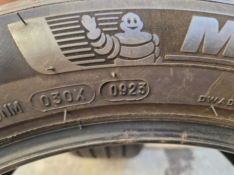 2 Michelin R19 235/50
летни гуми
DOT0923