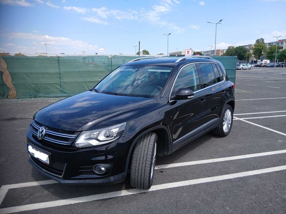 VOLKSWAGEN Tiguan