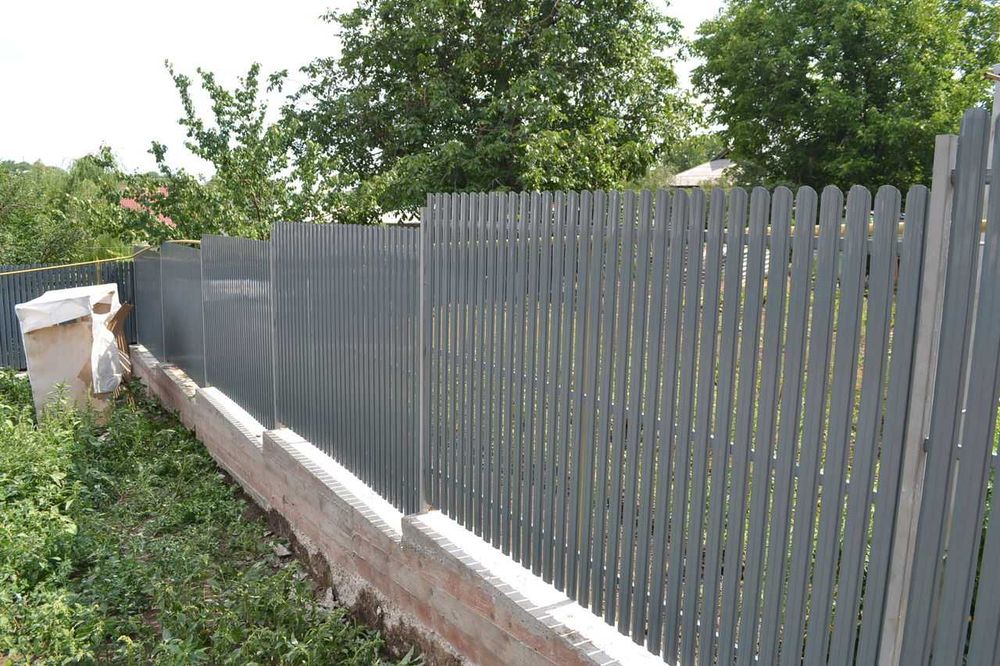 Garduri din sipca metalica si alte modele (jaluzele, tabla, plasa BCA)