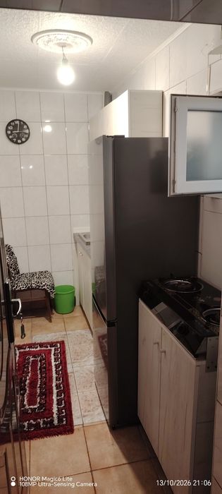 Camera de închiriat cu bucătărie separat