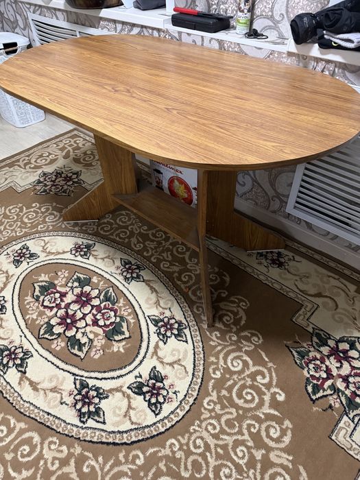 Продам кухонный стол