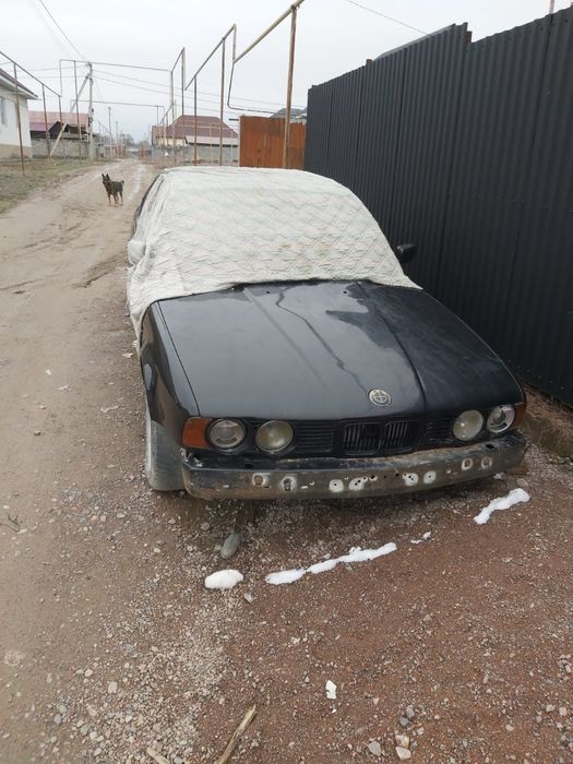 BMW 90 жылғы 2.5 состояние средный каропка тебеді машина на ходу 2 есі