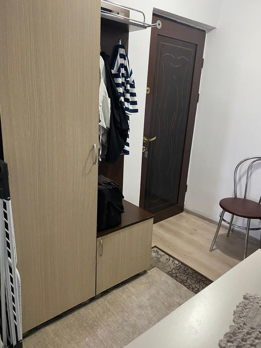 Vand garsonieră decomandata