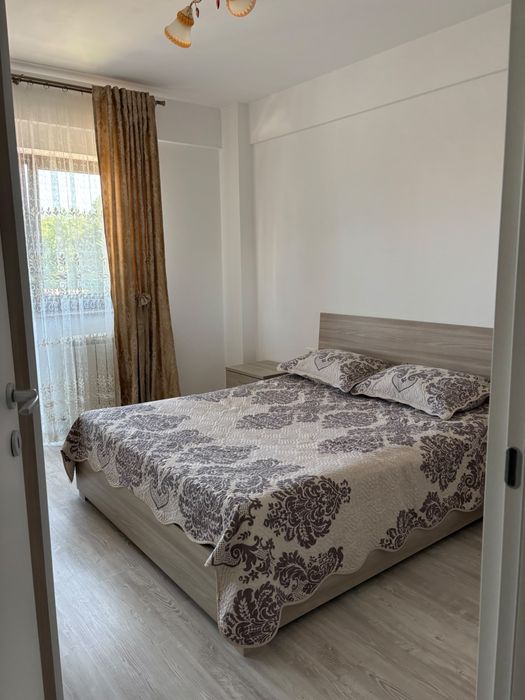 Inchiriez apartament