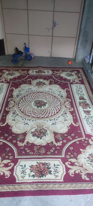 Gilam sotiladi, Qizil gilam 5*3. Oq 2*5