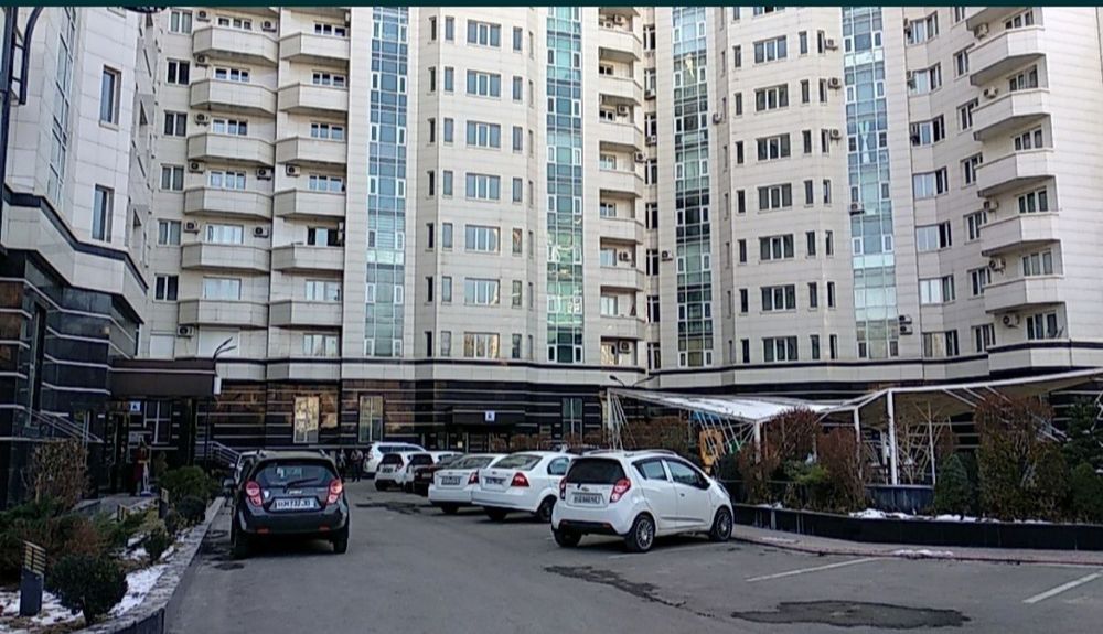 Сдаю свою в новостройке Мегаполис  2х ком квартиру на длительный срок